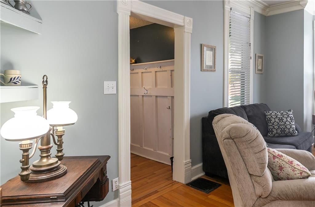 402 N Leonard Street — photo 13