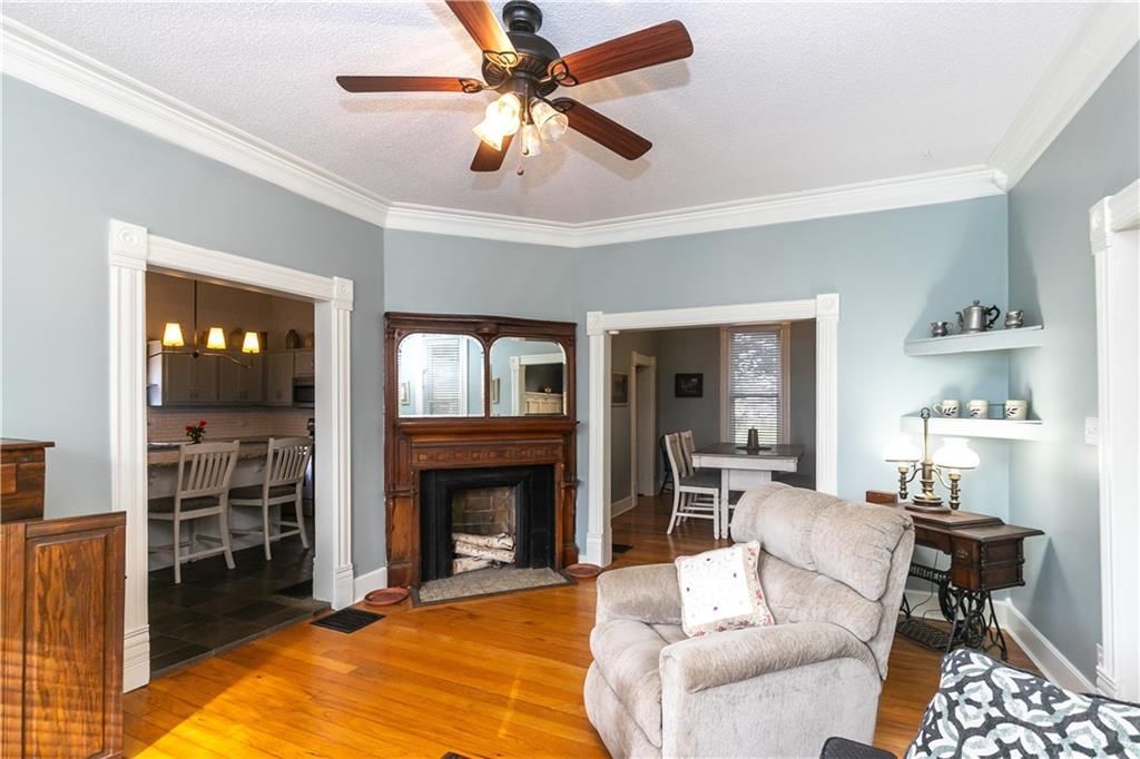 402 N Leonard Street — photo 18