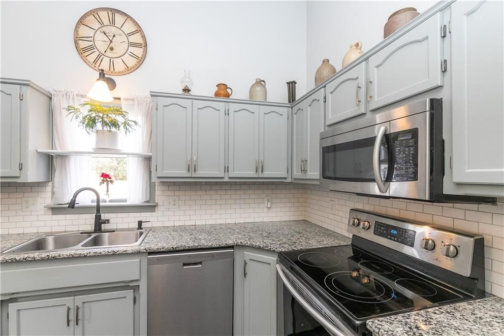402 N Leonard Street — photo 25