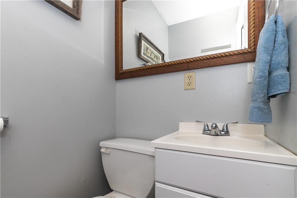 402 N Leonard Street — photo 27