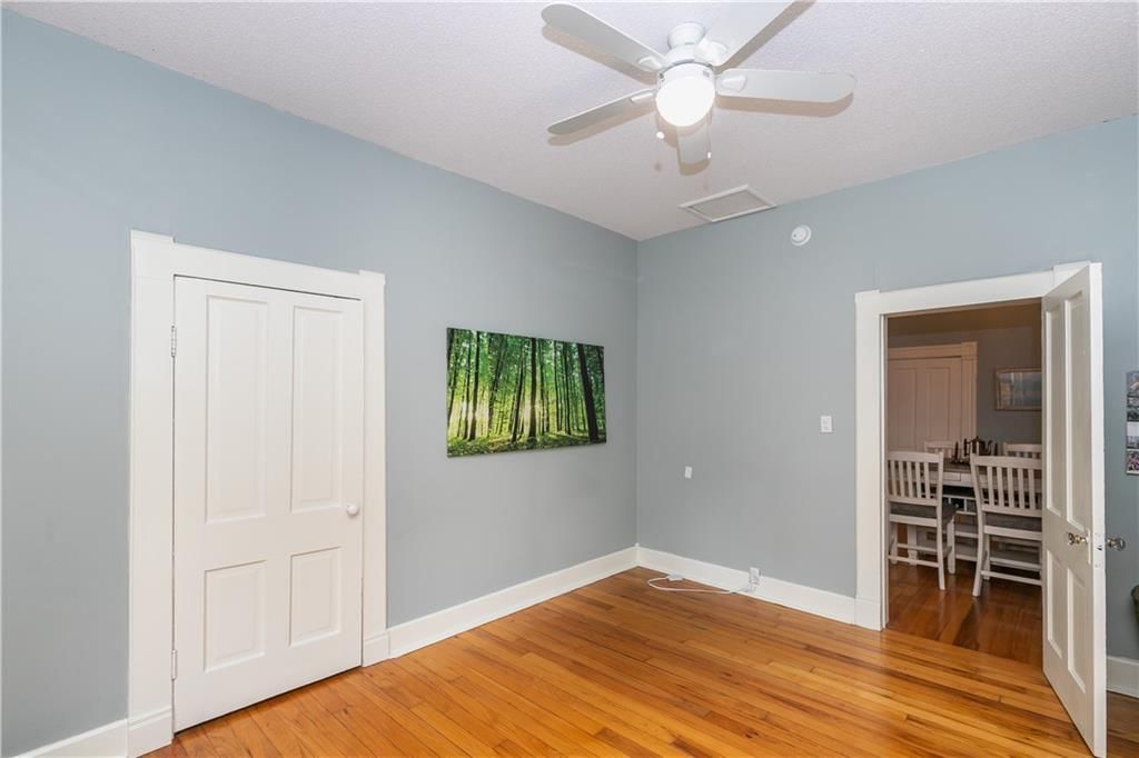 402 N Leonard Street — photo 30