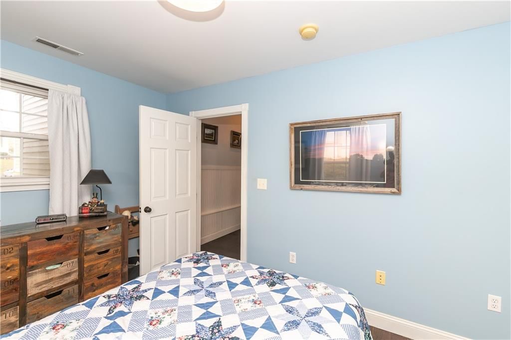 402 N Leonard Street — photo 34