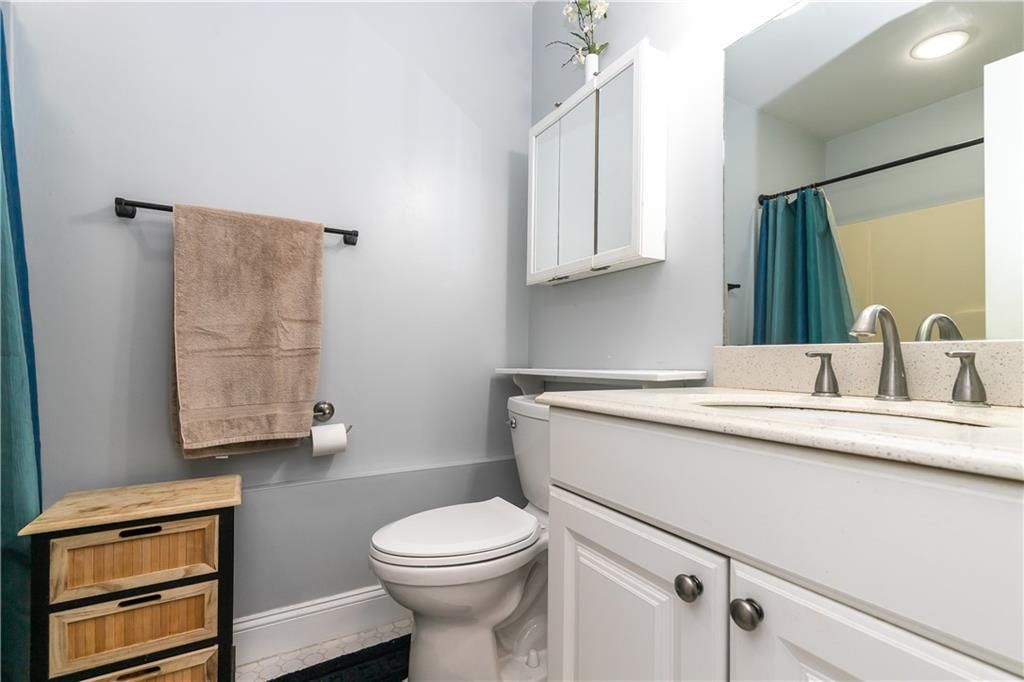 402 N Leonard Street — photo 35