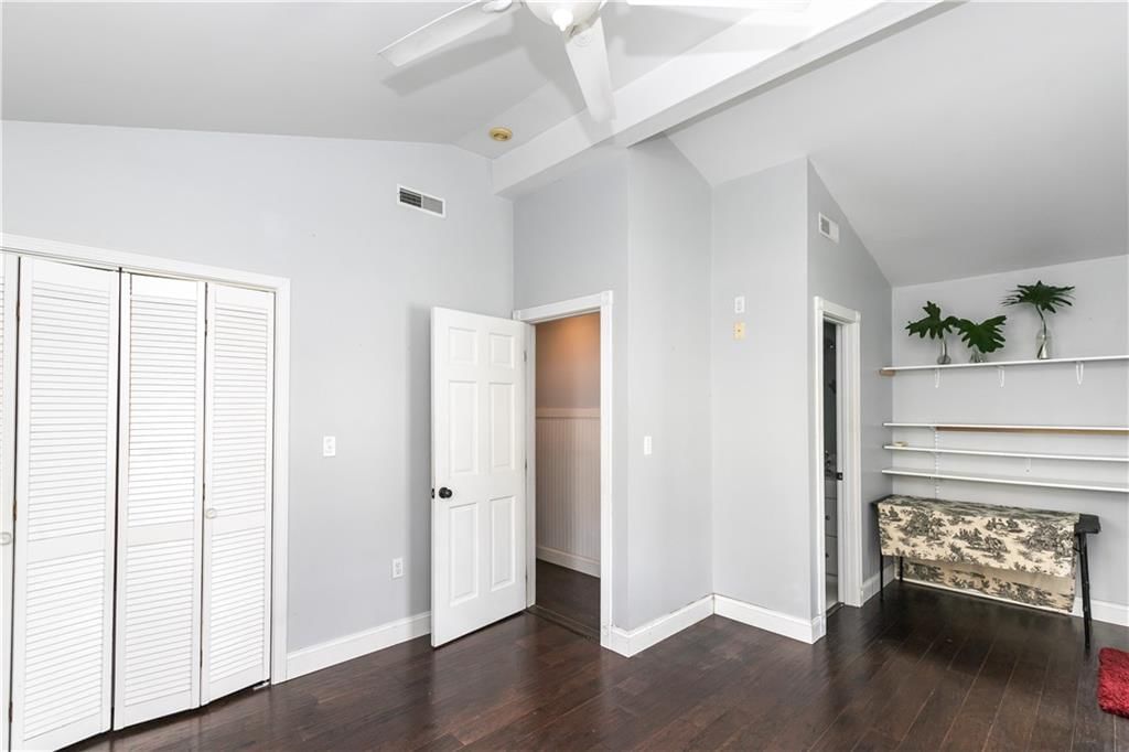 402 N Leonard Street — photo 36