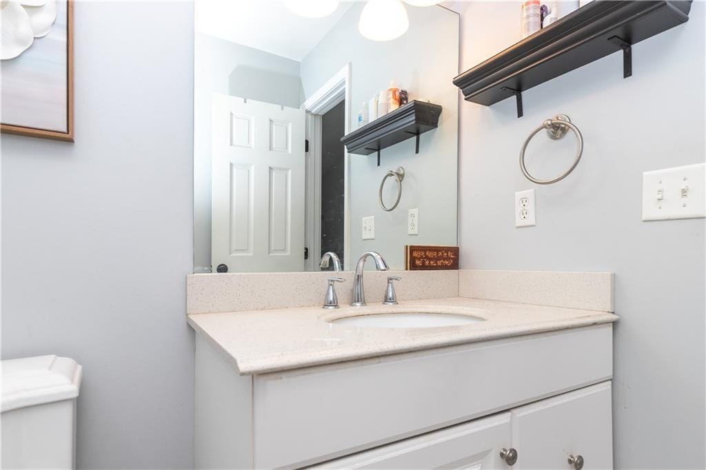 402 N Leonard Street — photo 37