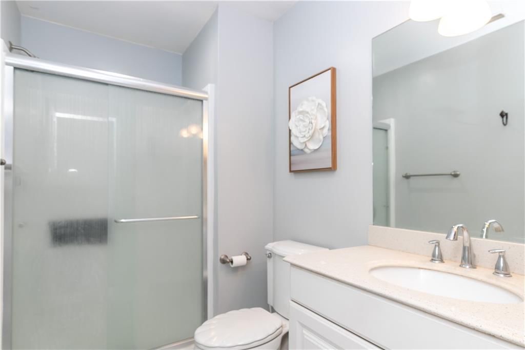 402 N Leonard Street — photo 38
