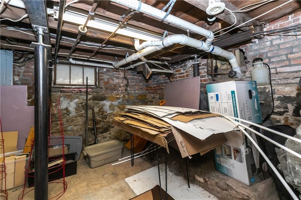 402 N Leonard Street — photo 51