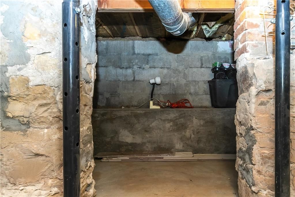 402 N Leonard Street — photo 52