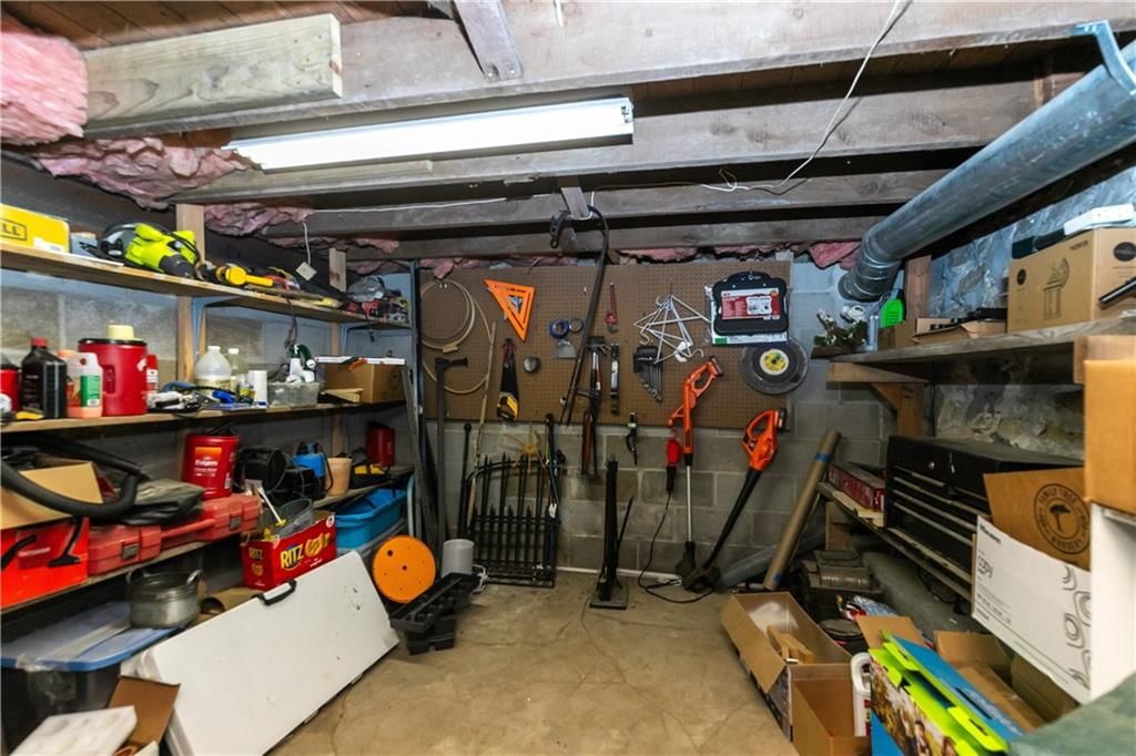 402 N Leonard Street — photo 54