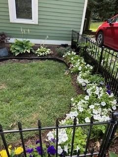 402 N Leonard Street — photo 55