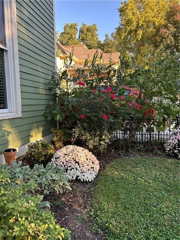 402 N Leonard Street — photo 58