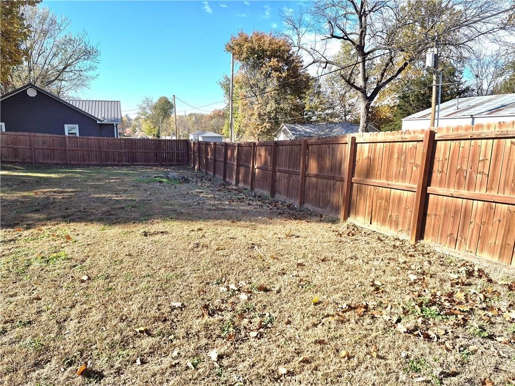 208 Ralph Street — photo 19