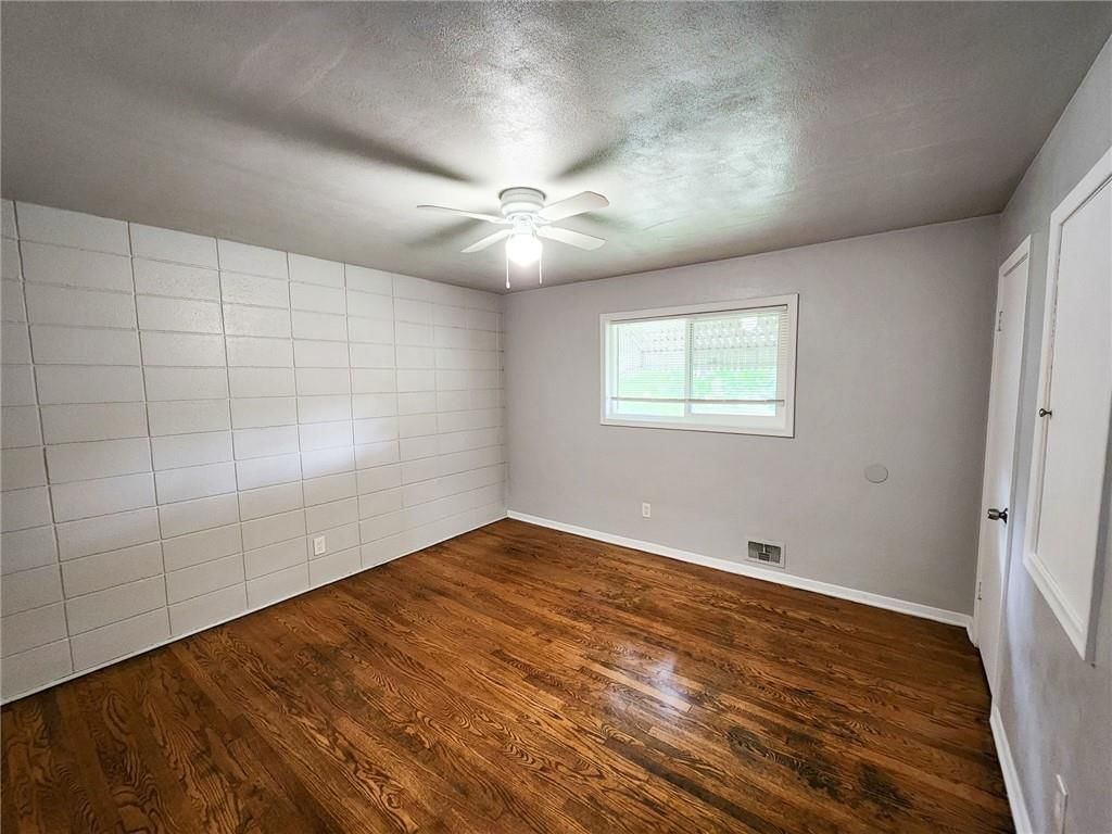 1413 N Main Street — photo 17