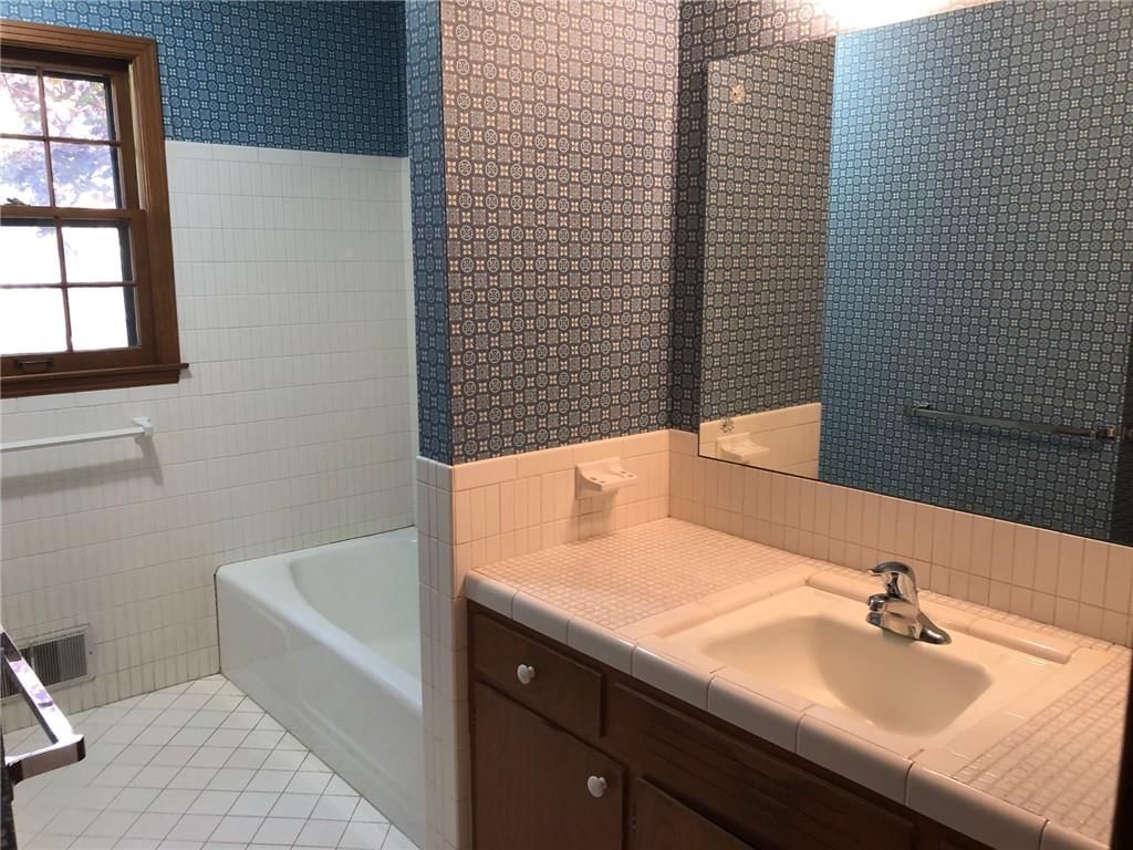 11337 Wornall Road — photo 7