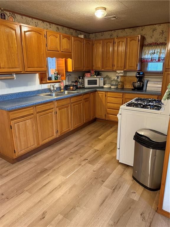 907 W 2nd Street — photo 9