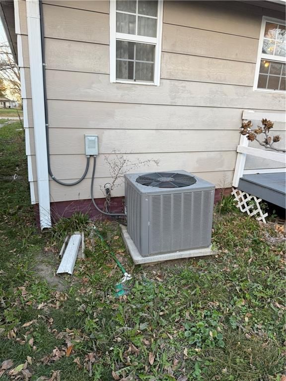 907 W 2nd Street — photo 12