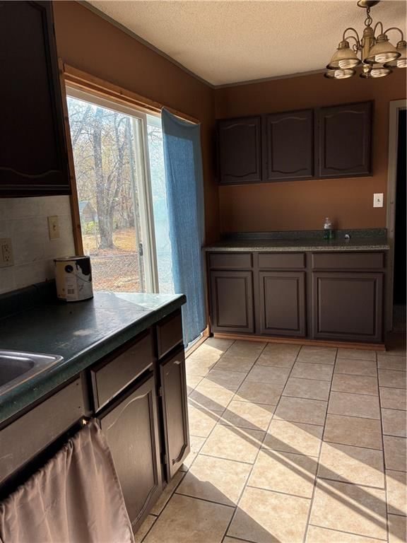 216 E Jackson Street — photo 7