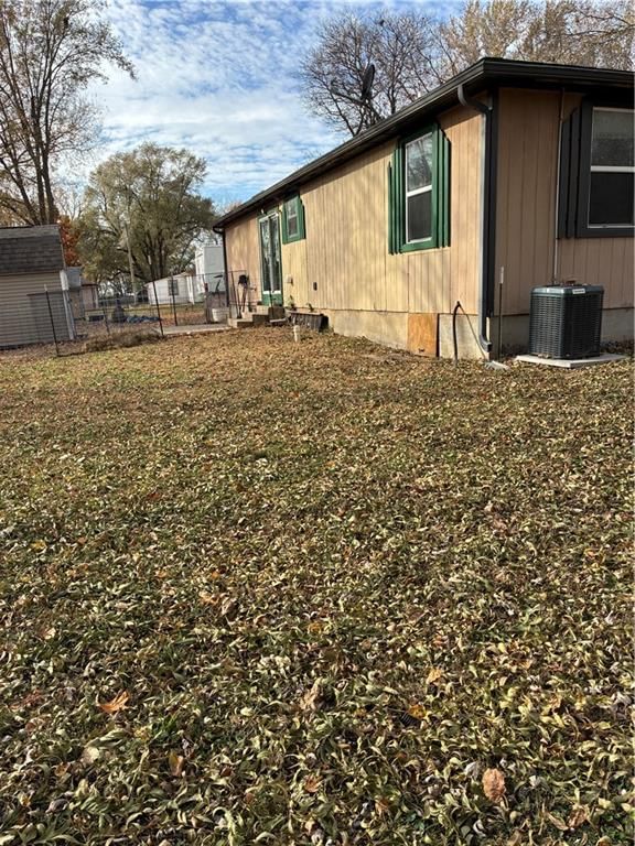 216 E Jackson Street — photo 17