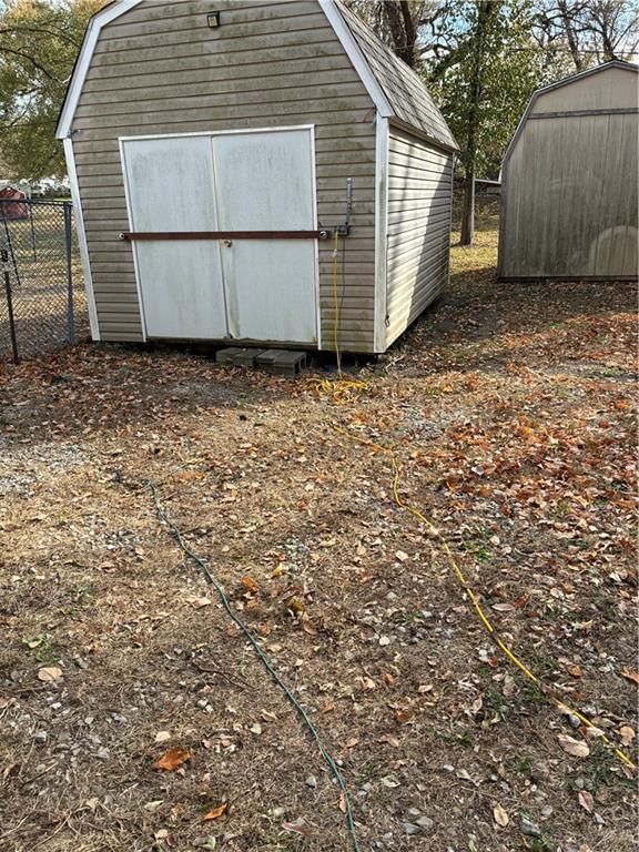 216 E Jackson Street — photo 20