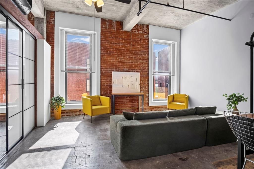 113 W 5th Street — photo 2