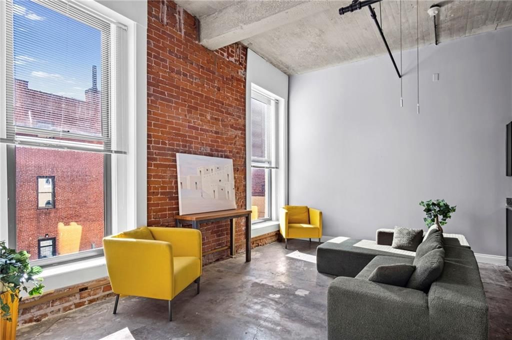 113 W 5th Street — photo 4