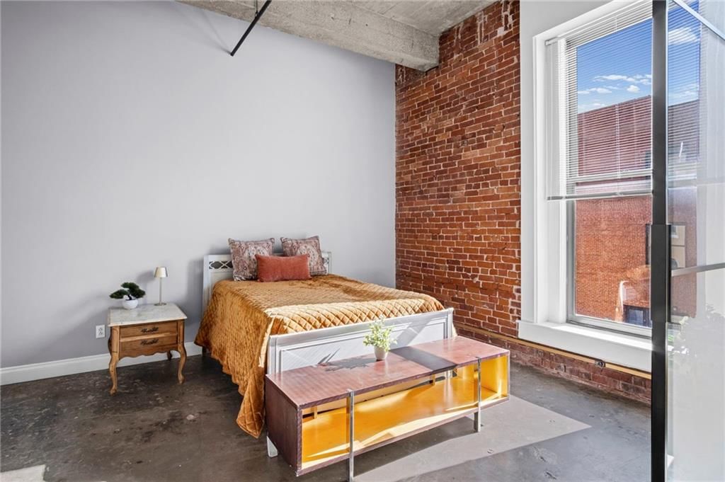 113 W 5th Street — photo 8