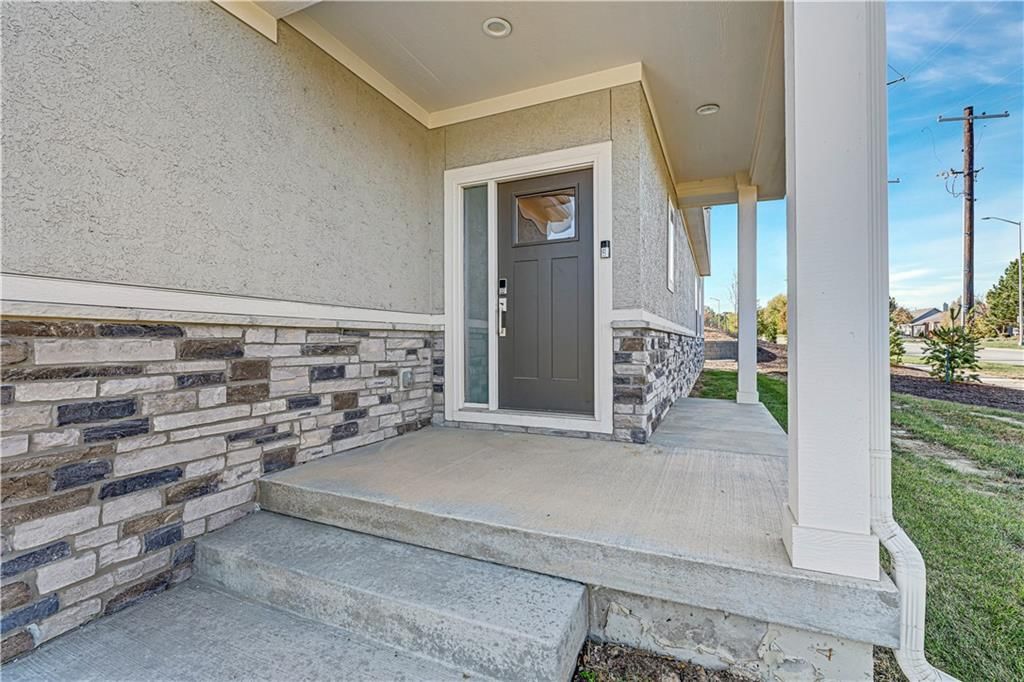 1095 N Findley Street — photo 2