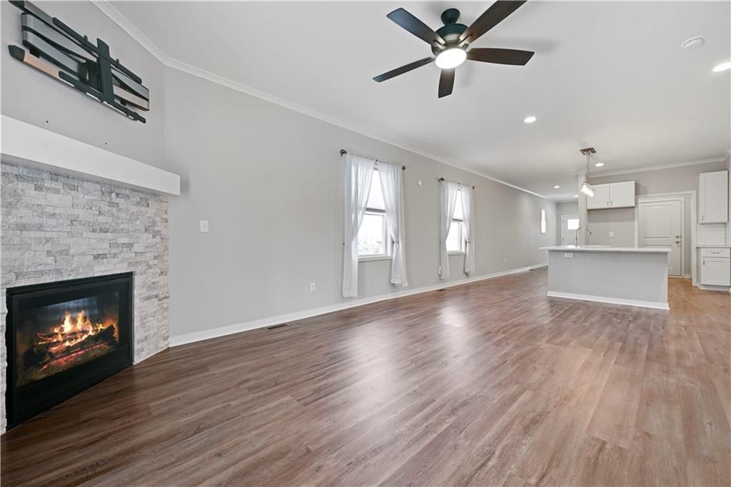 1095 N Findley Street — photo 3
