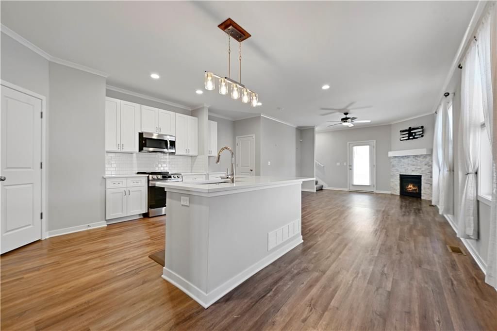 1095 N Findley Street — photo 4