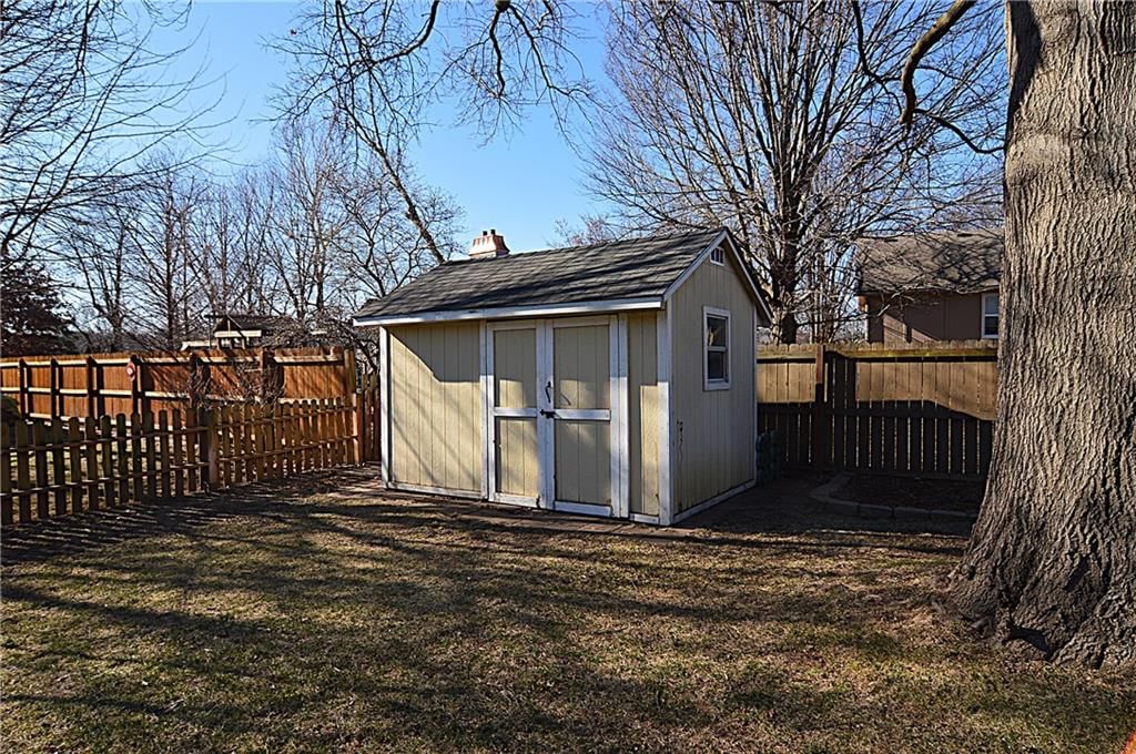 1138 NE Mulberry Street — photo 28