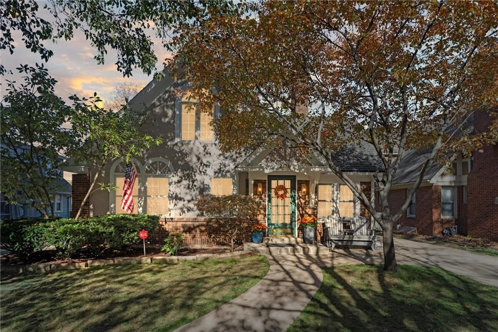 206 E 67th Street, Kansas City, MO