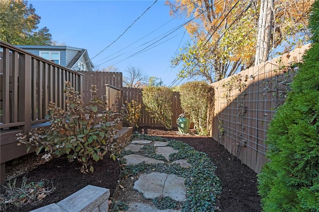 206 E 67th Street — photo 36