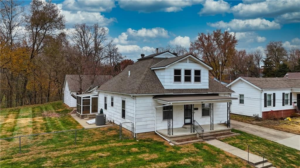 737 Washington Street, Weston, MO