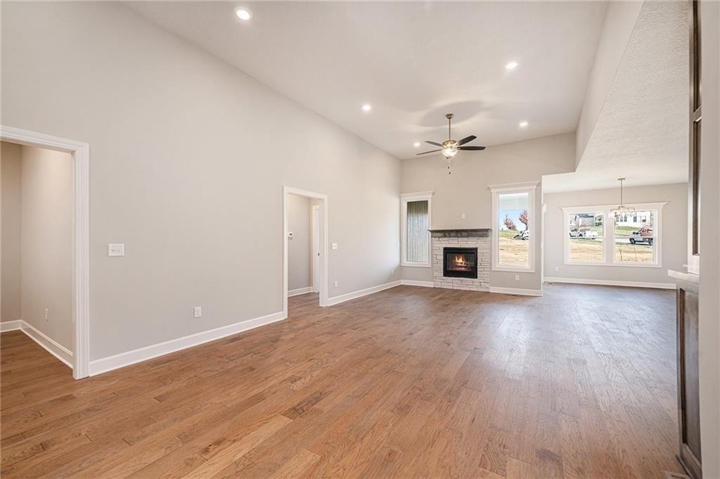10101 N Oakland Avenue — photo 5