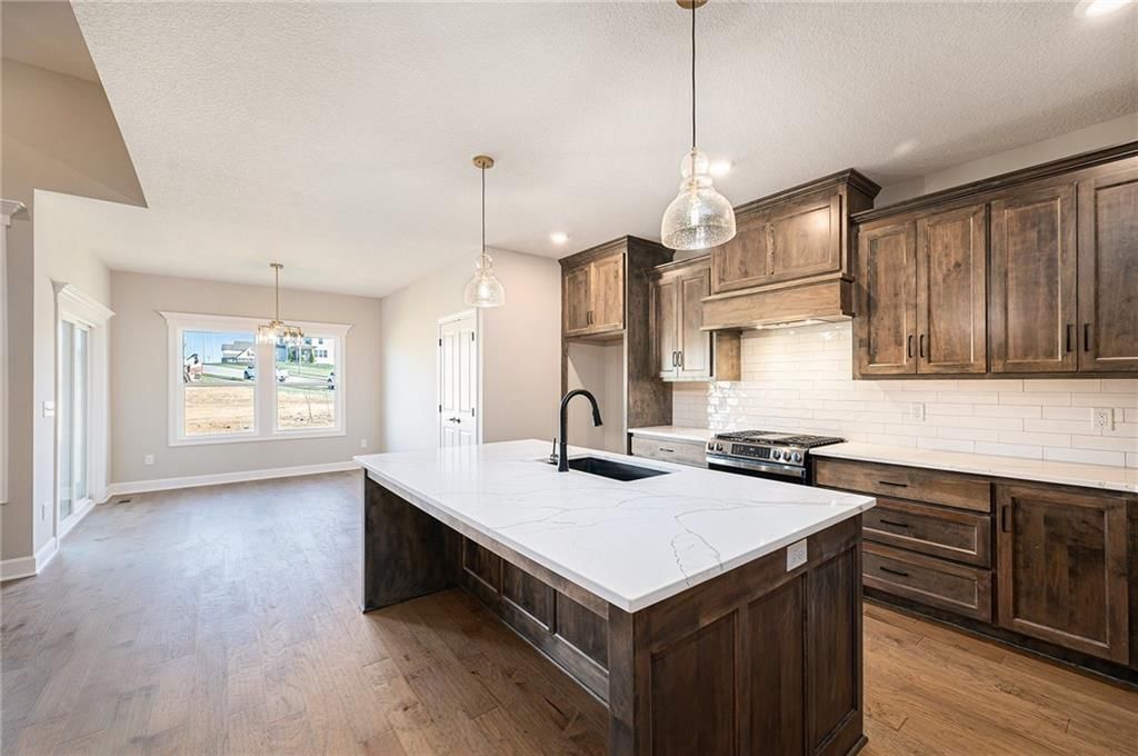 10101 N Oakland Avenue — photo 10
