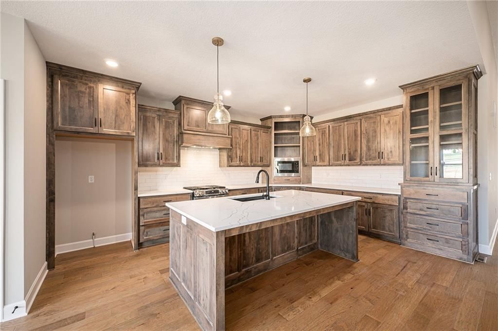 10101 N Oakland Avenue — photo 11