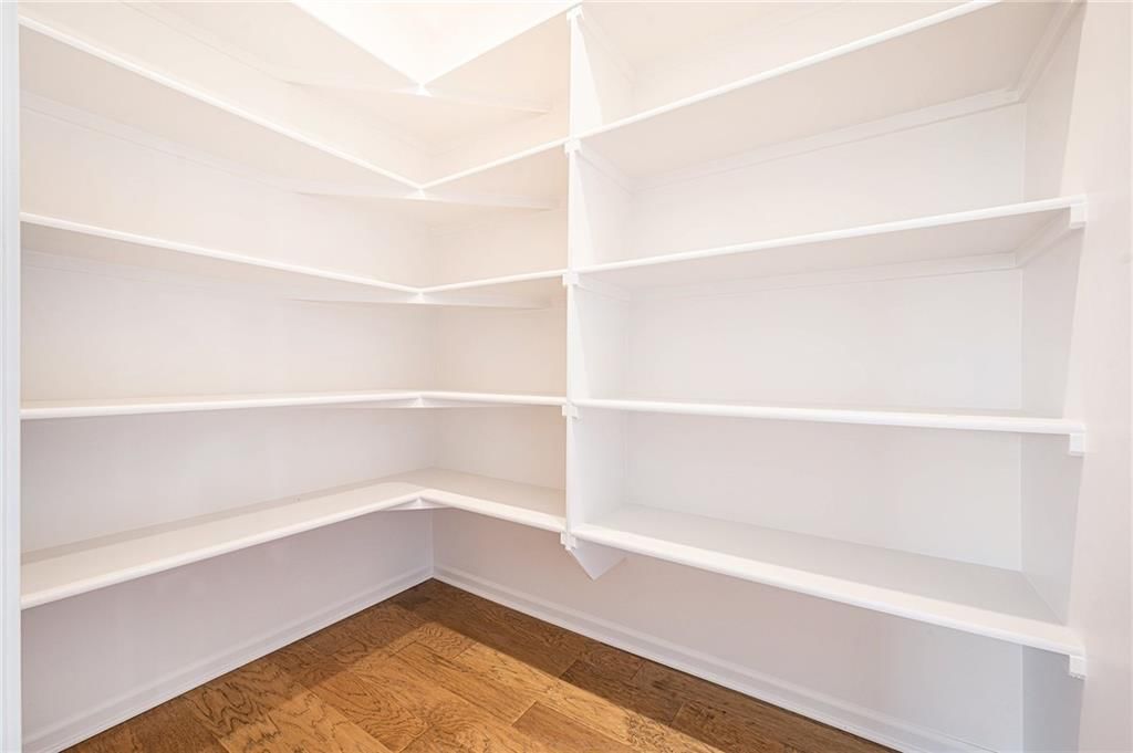 10101 N Oakland Avenue — photo 14
