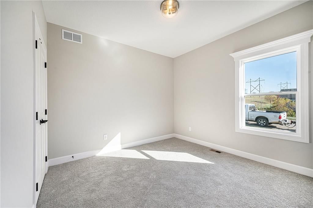 10101 N Oakland Avenue — photo 25