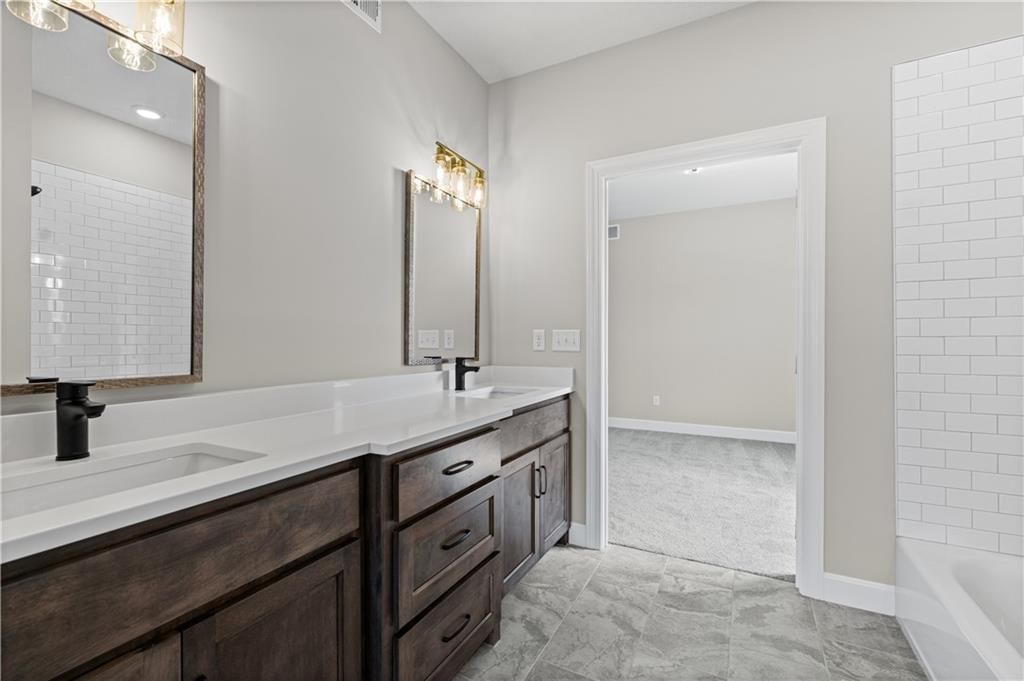 10101 N Oakland Avenue — photo 35