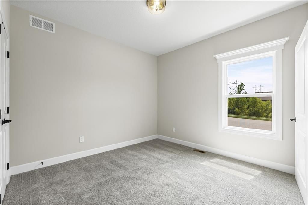 10101 N Oakland Avenue — photo 36