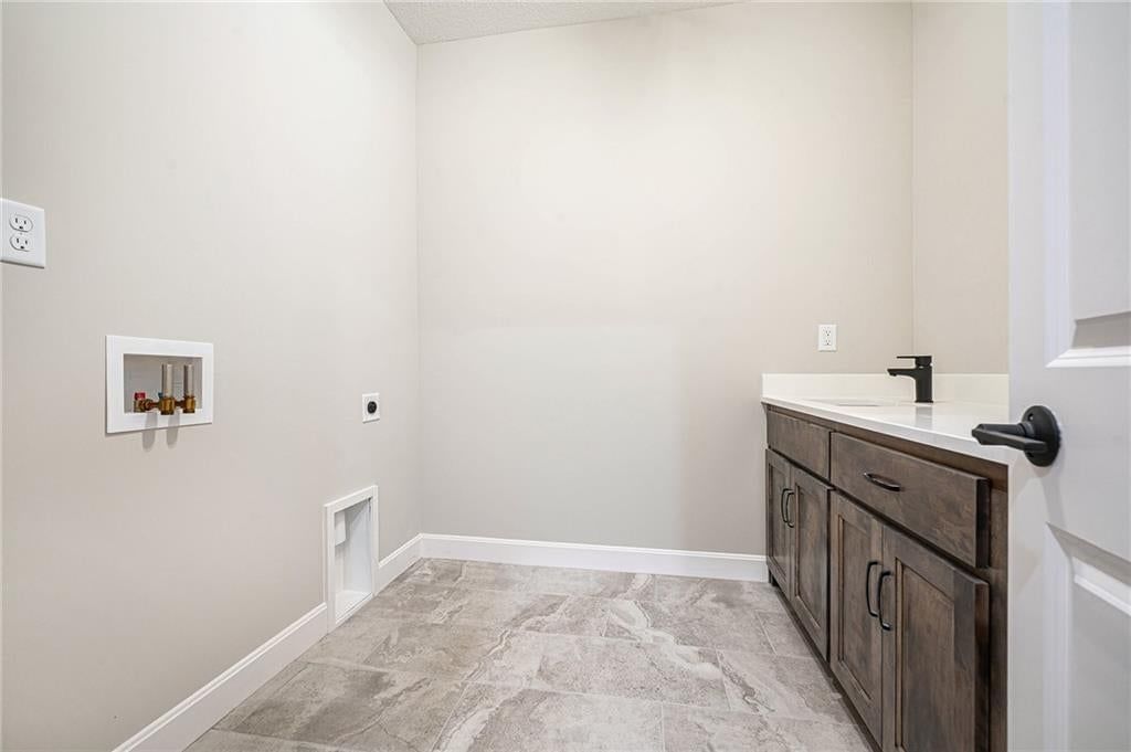 10101 N Oakland Avenue — photo 38