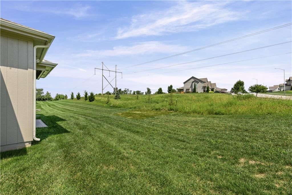 10101 N Oakland Avenue — photo 42