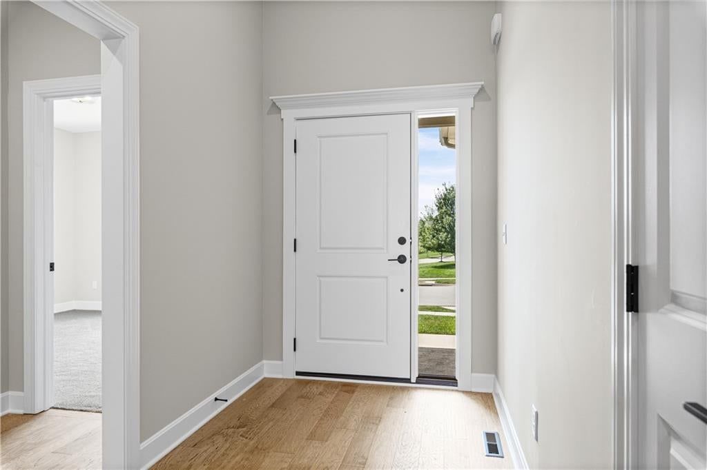 10101 N Oakland Avenue, Kansas City, MO: listing photo 3