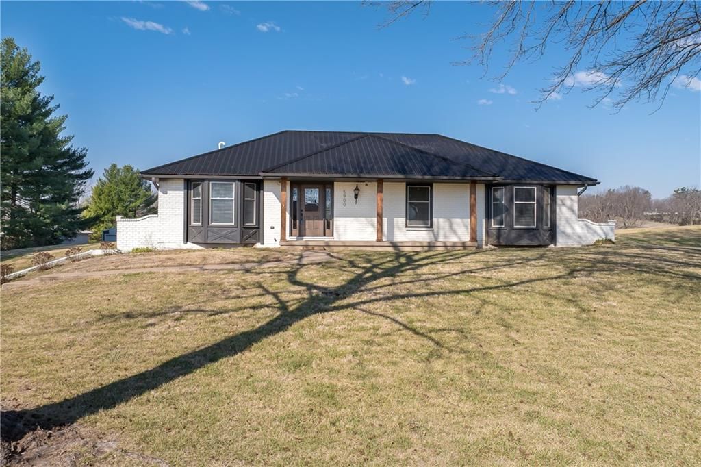 5900 Palomino Drive, St Joseph, MO