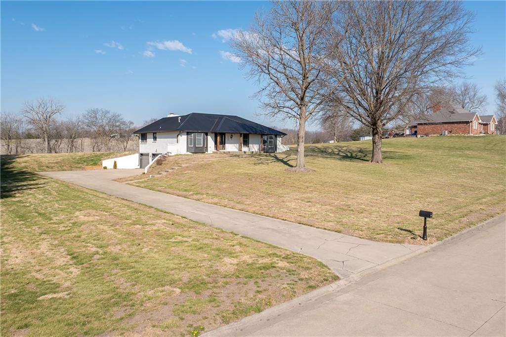5900 Palomino Drive — photo 2