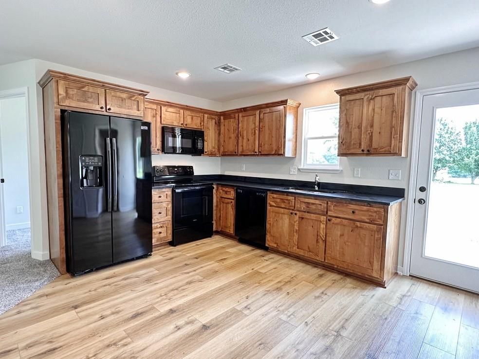 105 W Marvin Avenue — photo 7