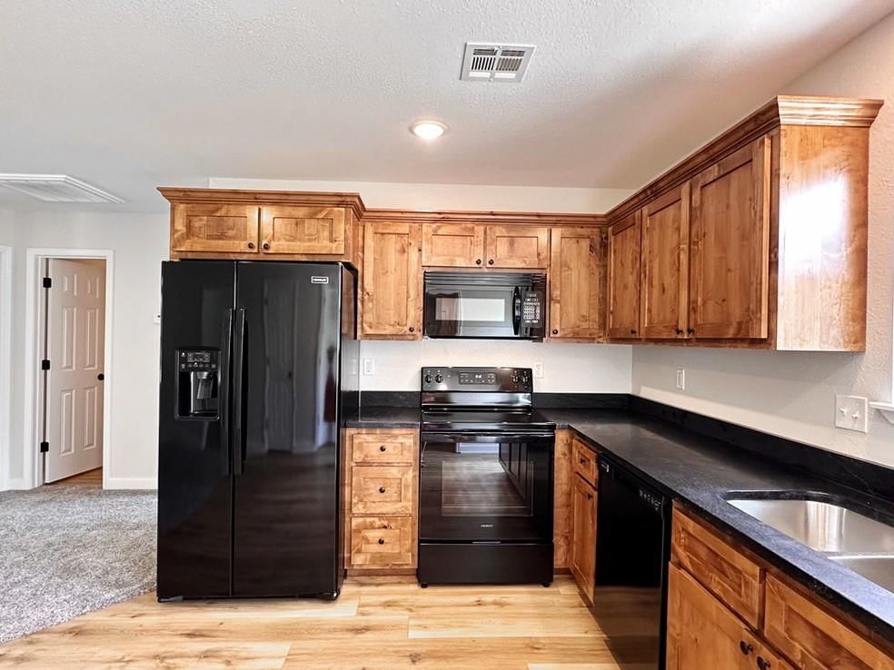 105 W Marvin Avenue — photo 8