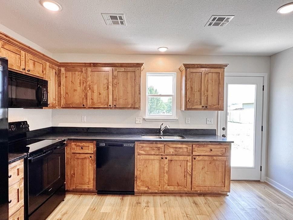 105 W Marvin Avenue — photo 9