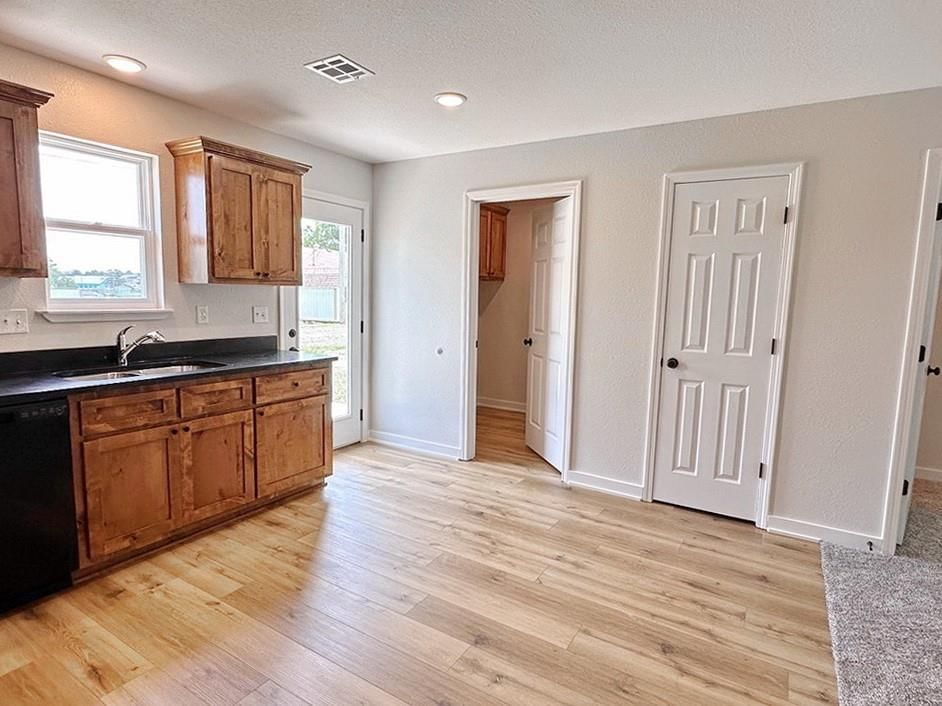 105 W Marvin Avenue — photo 13