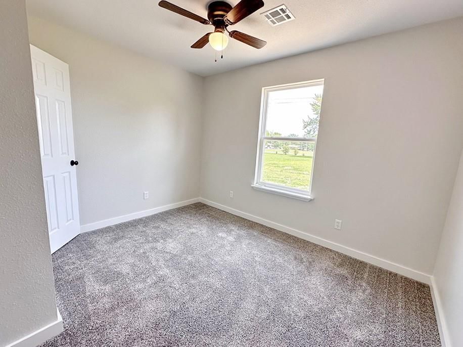 105 W Marvin Avenue — photo 20